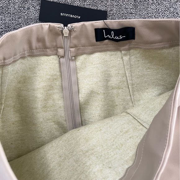 Lulu’s Corte Vegan Leather mini skirt - Picture 7 of 14